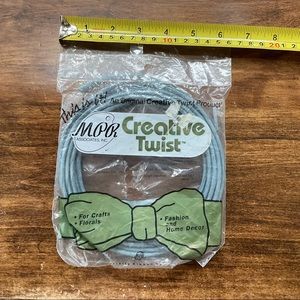 Free item: Floral twist wire